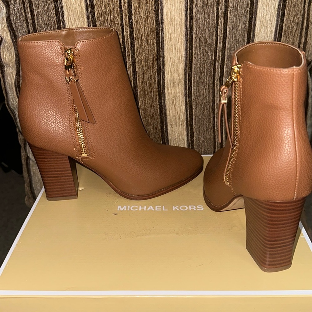 Mint condition new in box Michael Kors!!!